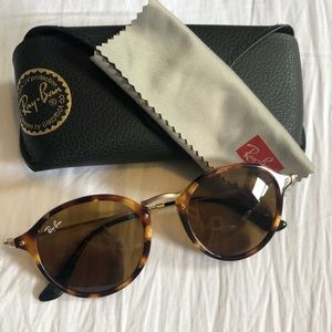 Ray Ban Brown/Gold Classic Sunglasses-Neve Used!